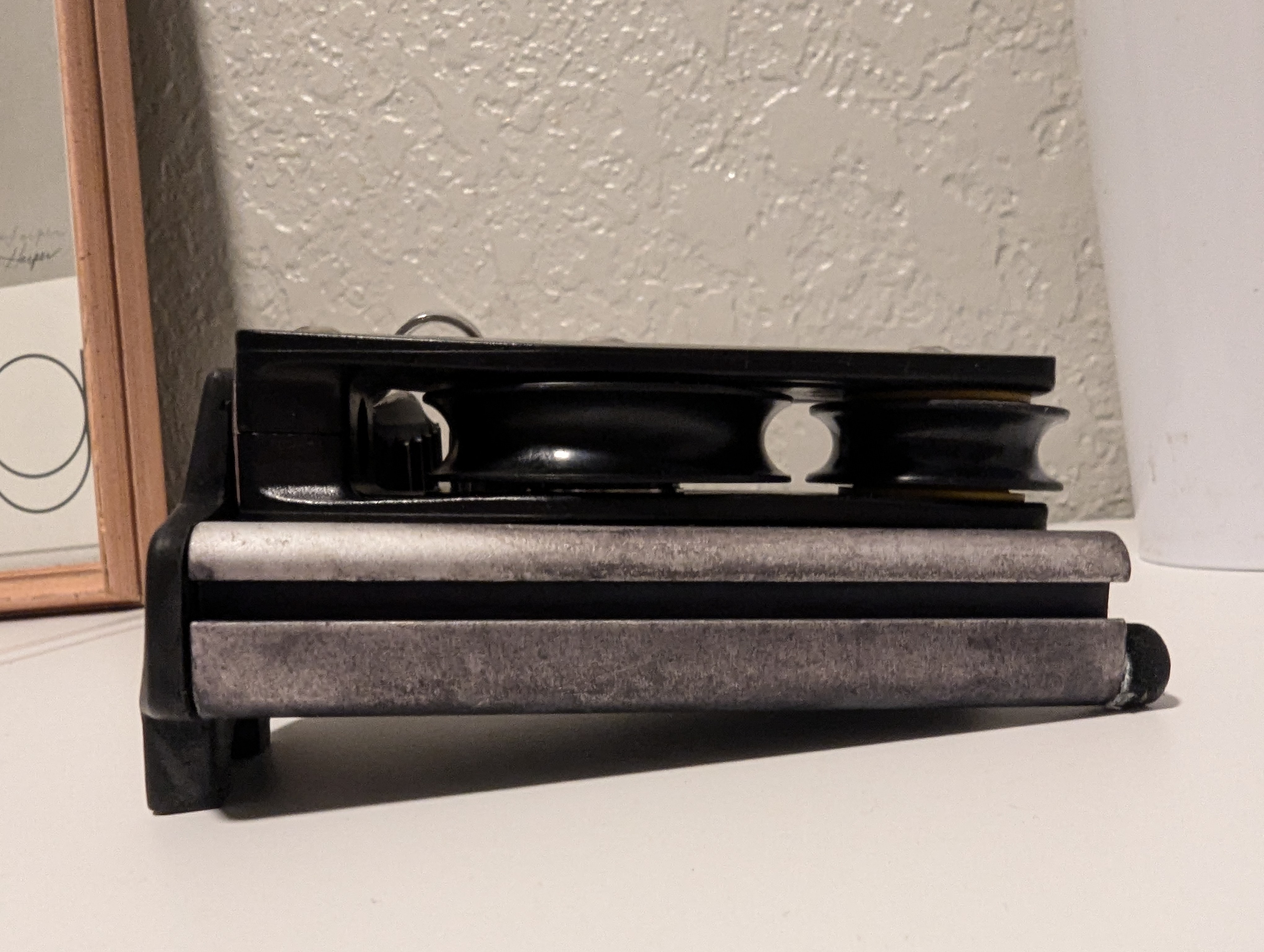 Washer installed between the bottom edge of the sheave and the bottom cheek of the block, supporting the middle of the block to avoid bending.